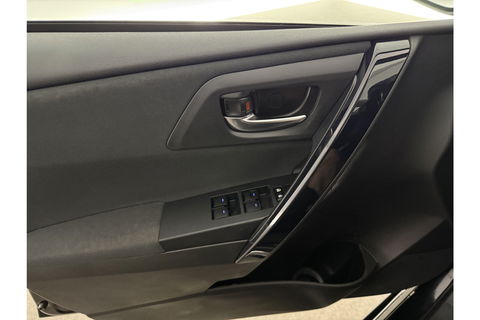 Toyota Auris 1.8 Hybrid Pano View LED Camera Clima Cruise Navigatie 16"LMV