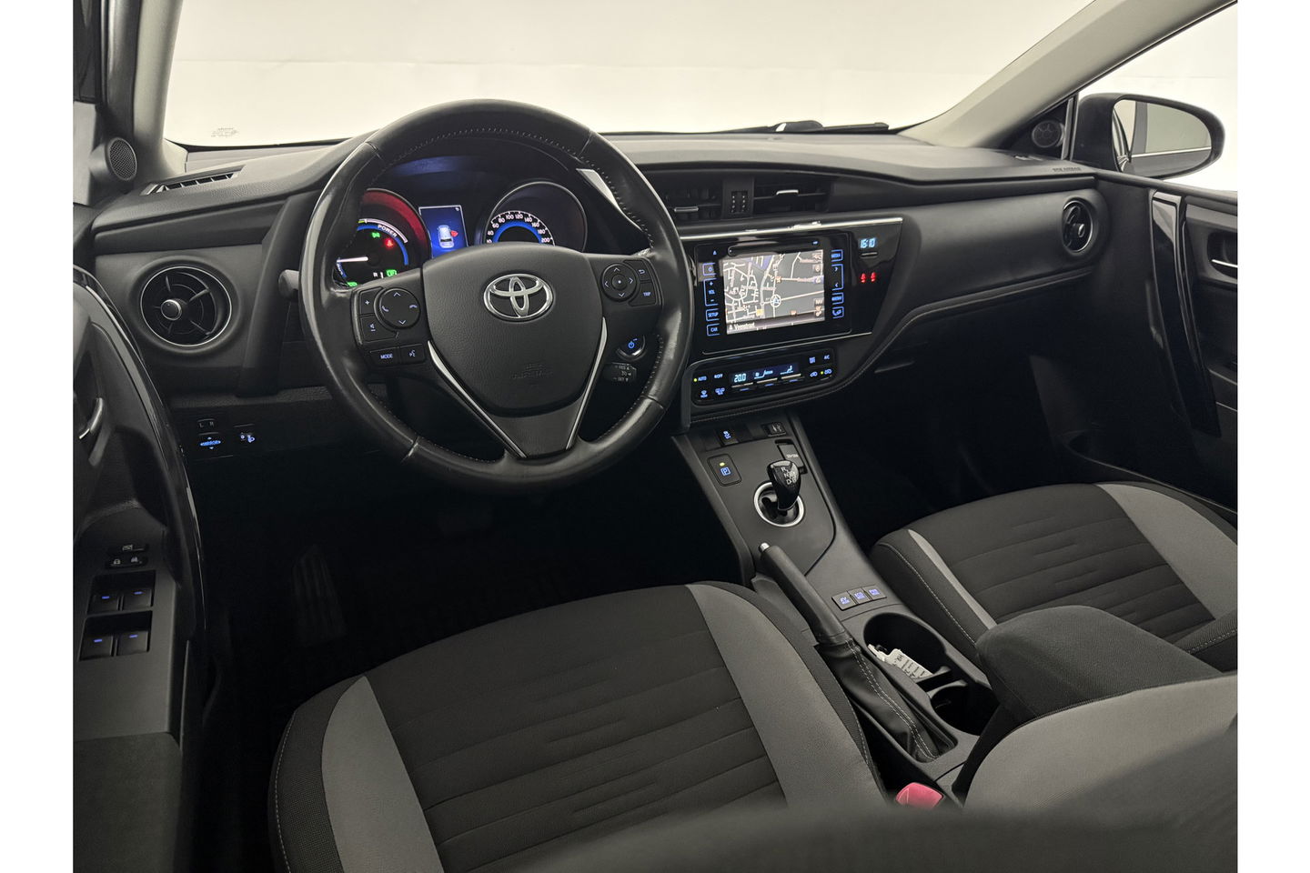 Toyota Auris 1.8 Hybrid Pano View LED Camera Clima Cruise Navigatie 16"LMV
