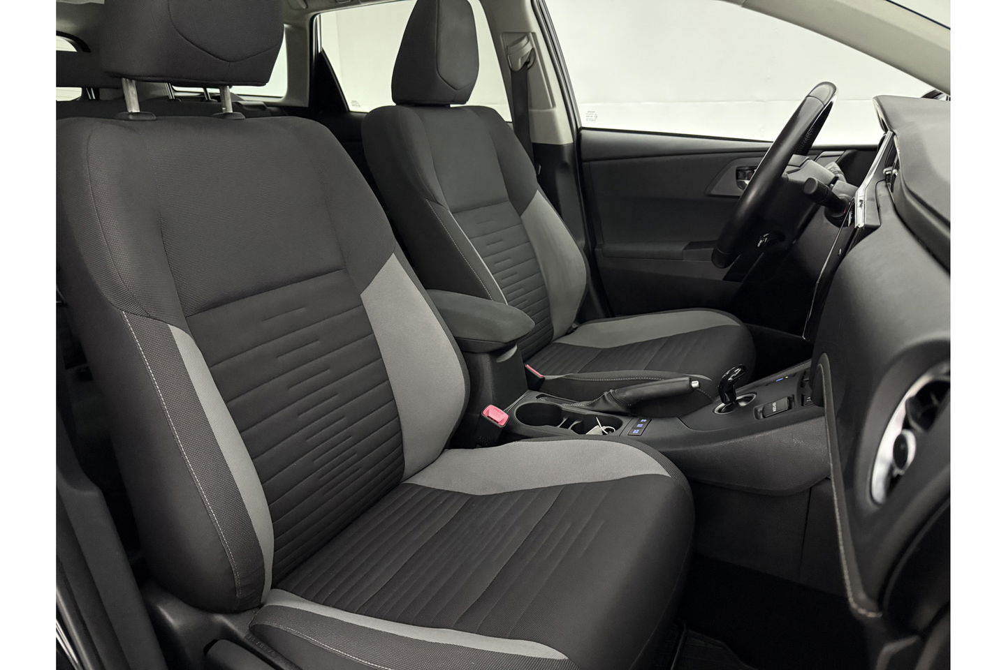 Toyota Auris 1.8 Hybrid Pano View LED Camera Clima Cruise Navigatie 16"LMV