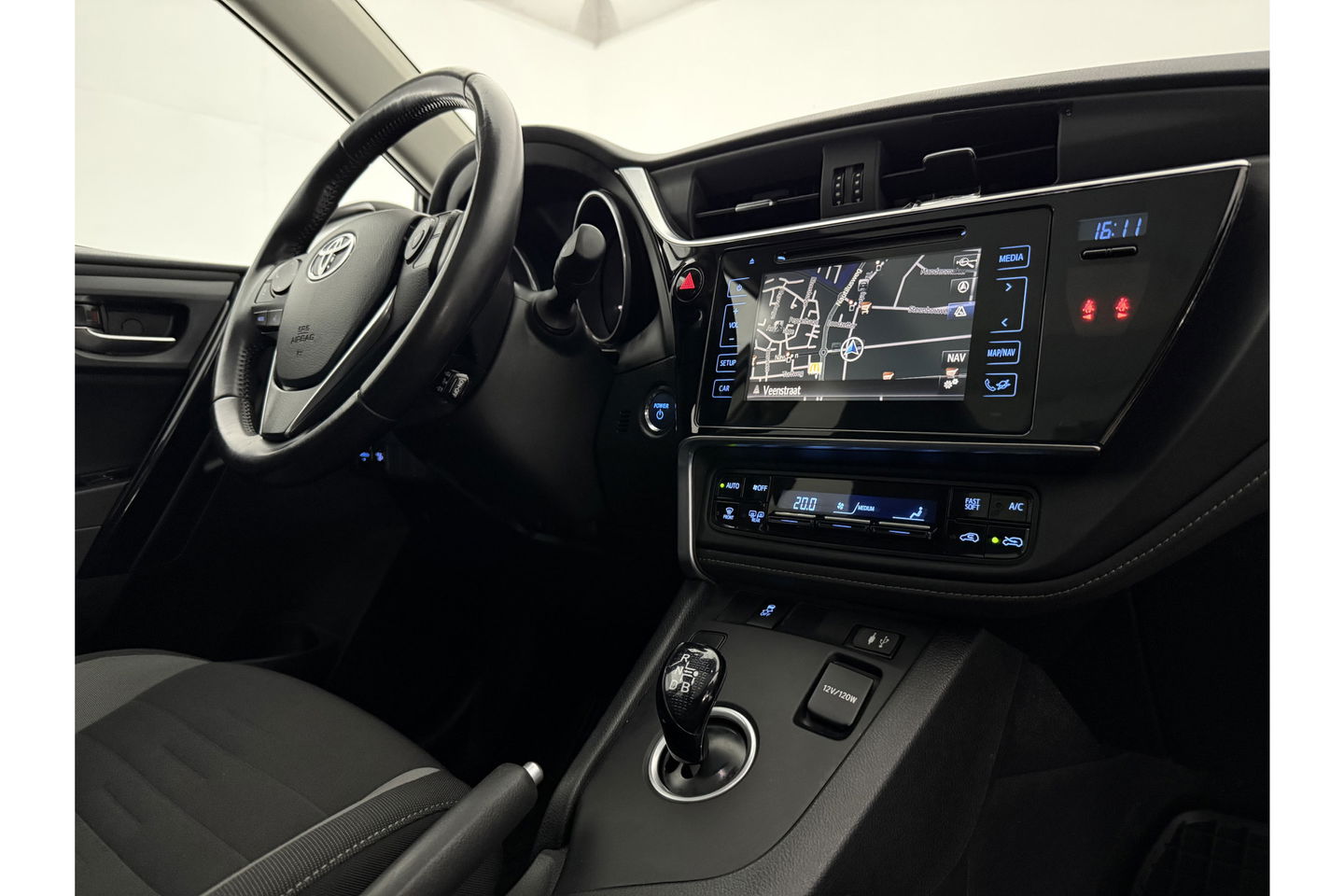 Toyota Auris 1.8 Hybrid Pano View LED Camera Clima Cruise Navigatie 16"LMV