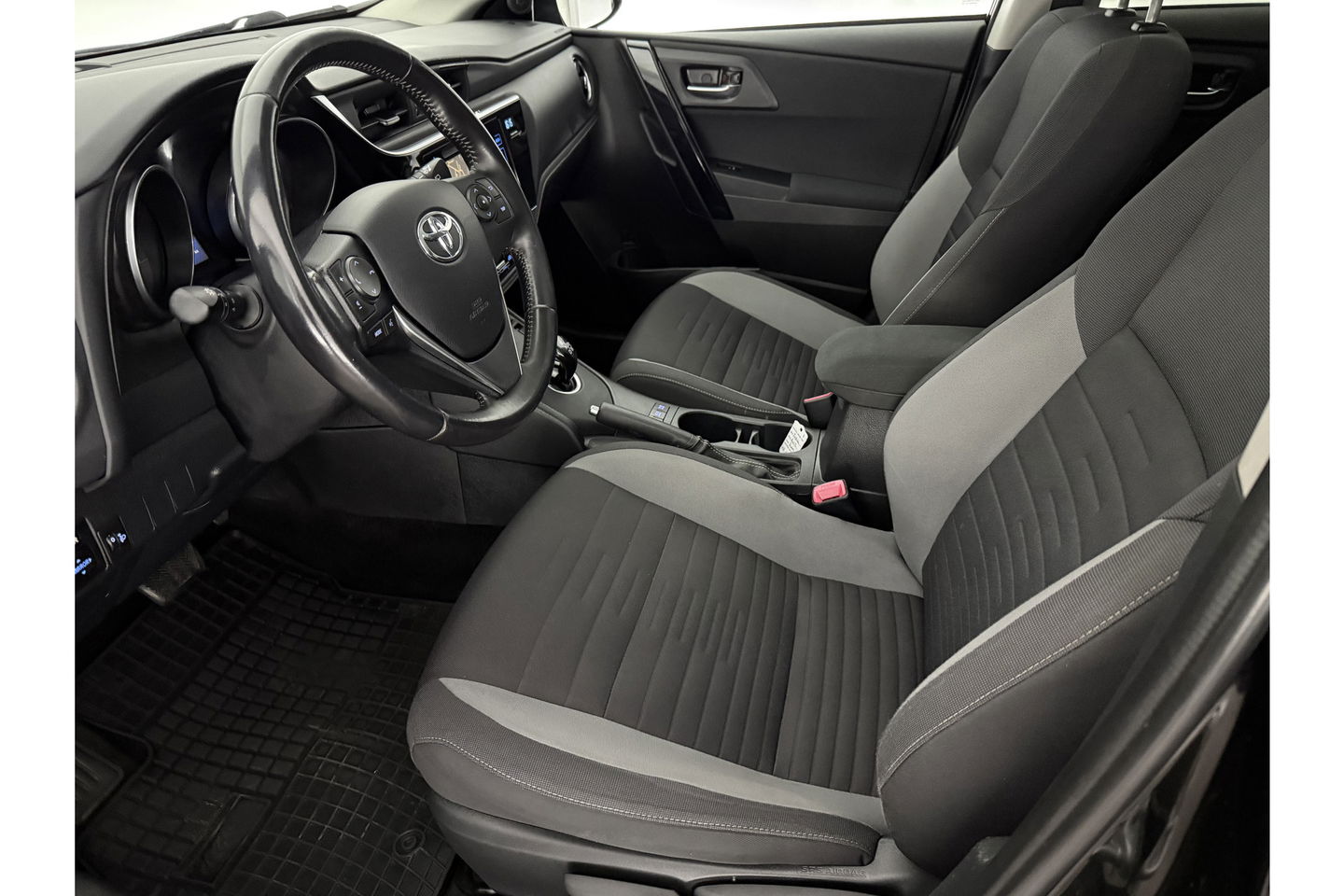 Toyota Auris 1.8 Hybrid Pano View LED Camera Clima Cruise Navigatie 16"LMV