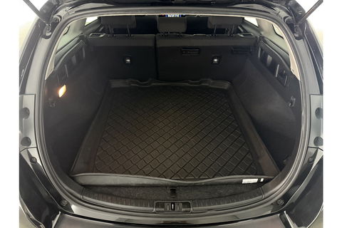 Toyota Auris 1.8 Hybrid Pano View LED Camera Clima Cruise Navigatie 16"LMV