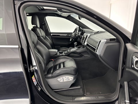 Porsche Cayenne 3.0 S E-Hybrid Aut. *PANO | LUXURY-LEATHER | BI-XENON | SPORT-CHRONO | MEMORY-PACK | BOSE-SOUND | AIR-SUSPENSION | HEATED-SPORT-SEATS | NAVI-FULLMAP | DAB+ | CAMERA | SHIFT-PADDLES | TOWBAR | 21''ALU *