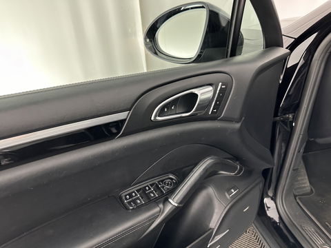 Porsche Cayenne 3.0 S E-Hybrid Aut. *PANO | LUXURY-LEATHER | BI-XENON | SPORT-CHRONO | MEMORY-PACK | BOSE-SOUND | AIR-SUSPENSION | HEATED-SPORT-SEATS | NAVI-FULLMAP | DAB+ | CAMERA | SHIFT-PADDLES | TOWBAR | 21''ALU *