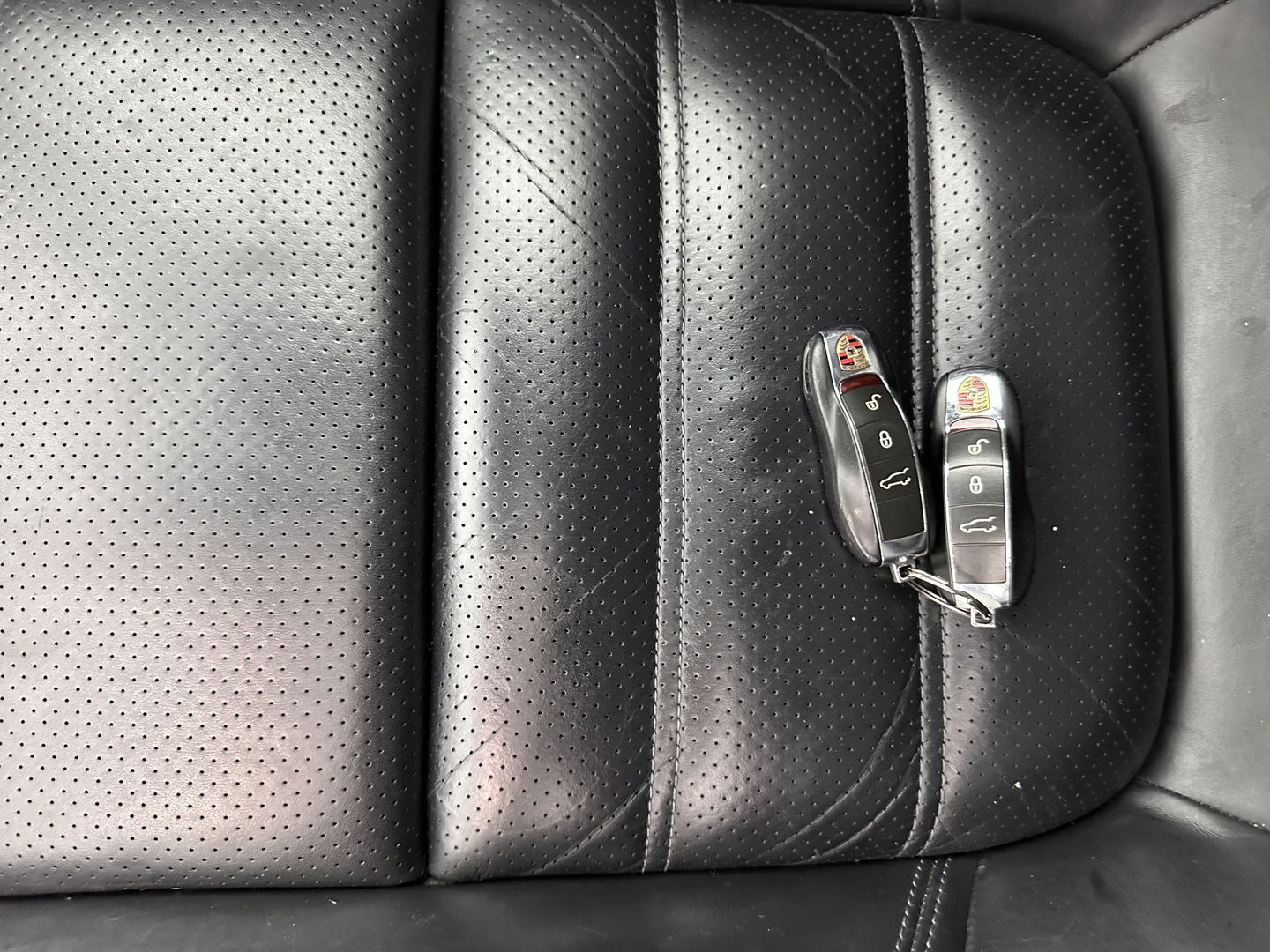 Porsche Cayenne 3.0 S E-Hybrid Aut. *PANO | LUXURY-LEATHER | BI-XENON | SPORT-CHRONO | MEMORY-PACK | BOSE-SOUND | AIR-SUSPENSION | HEATED-SPORT-SEATS | NAVI-FULLMAP | DAB+ | CAMERA | SHIFT-PADDLES | TOWBAR | 21''ALU *