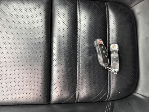 Porsche Cayenne 3.0 S E-Hybrid Aut. *PANO | LUXURY-LEATHER | BI-XENON | SPORT-CHRONO | MEMORY-PACK | BOSE-SOUND | AIR-SUSPENSION | HEATED-SPORT-SEATS | NAVI-FULLMAP | DAB+ | CAMERA | SHIFT-PADDLES | TOWBAR | 21''ALU *
