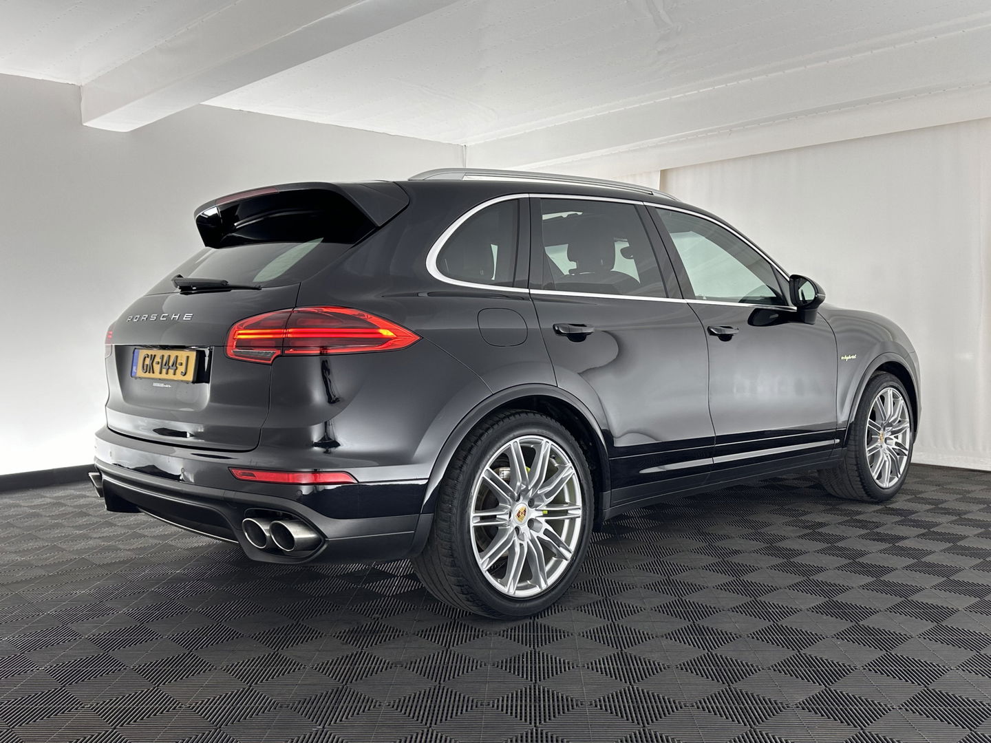 Porsche Cayenne 3.0 S E-Hybrid Aut. *PANO | LUXURY-LEATHER | BI-XENON | SPORT-CHRONO | MEMORY-PACK | BOSE-SOUND | AIR-SUSPENSION | HEATED-SPORT-SEATS | NAVI-FULLMAP | DAB+ | CAMERA | SHIFT-PADDLES | TOWBAR | 21''ALU *