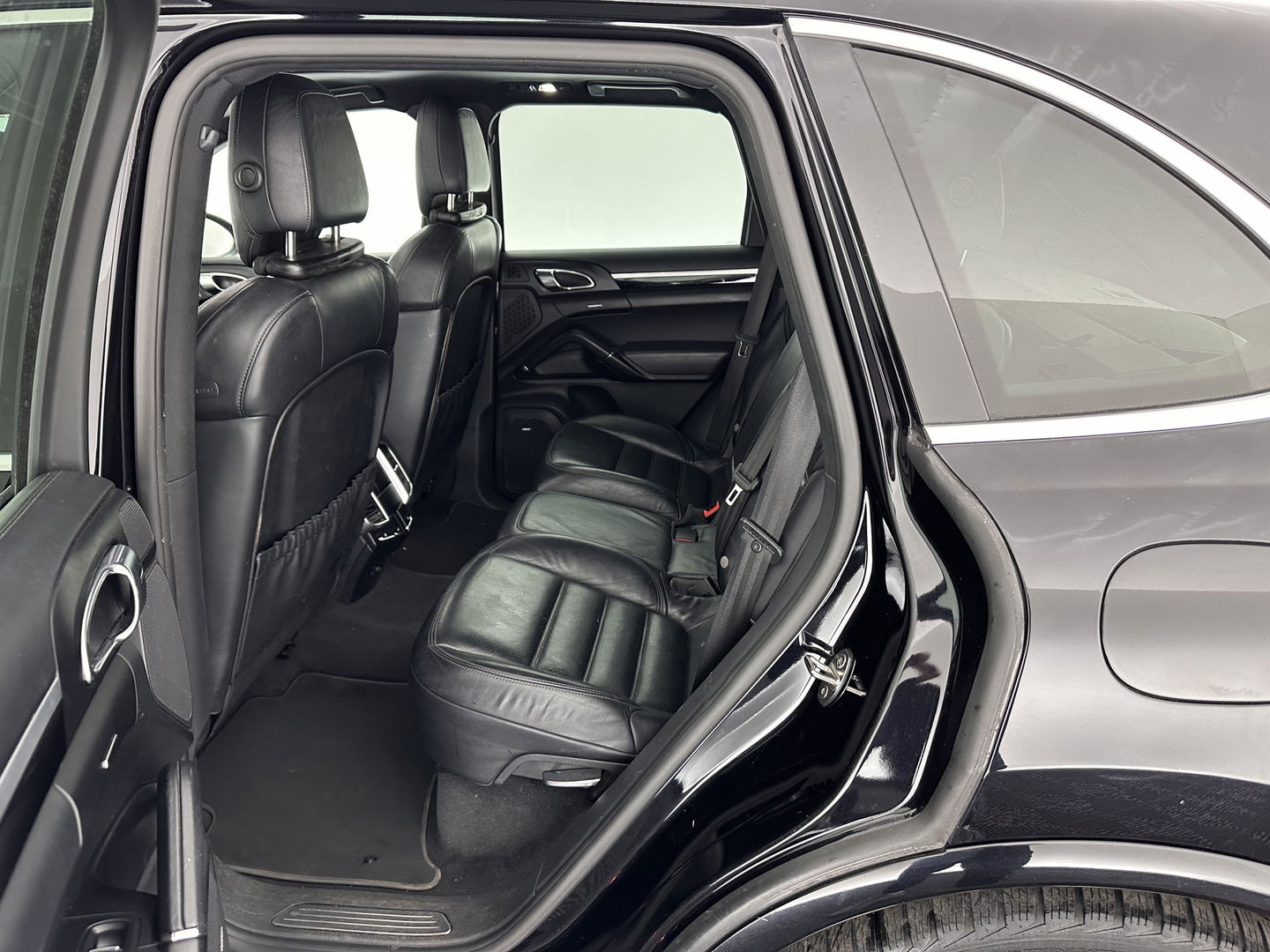 Porsche Cayenne 3.0 S E-Hybrid Aut. *PANO | LUXURY-LEATHER | BI-XENON | SPORT-CHRONO | MEMORY-PACK | BOSE-SOUND | AIR-SUSPENSION | HEATED-SPORT-SEATS | NAVI-FULLMAP | DAB+ | CAMERA | SHIFT-PADDLES | TOWBAR | 21''ALU *