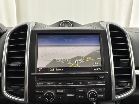 Porsche Cayenne 3.0 S E-Hybrid Aut. *PANO | LUXURY-LEATHER | BI-XENON | SPORT-CHRONO | MEMORY-PACK | BOSE-SOUND | AIR-SUSPENSION | HEATED-SPORT-SEATS | NAVI-FULLMAP | DAB+ | CAMERA | SHIFT-PADDLES | TOWBAR | 21''ALU *