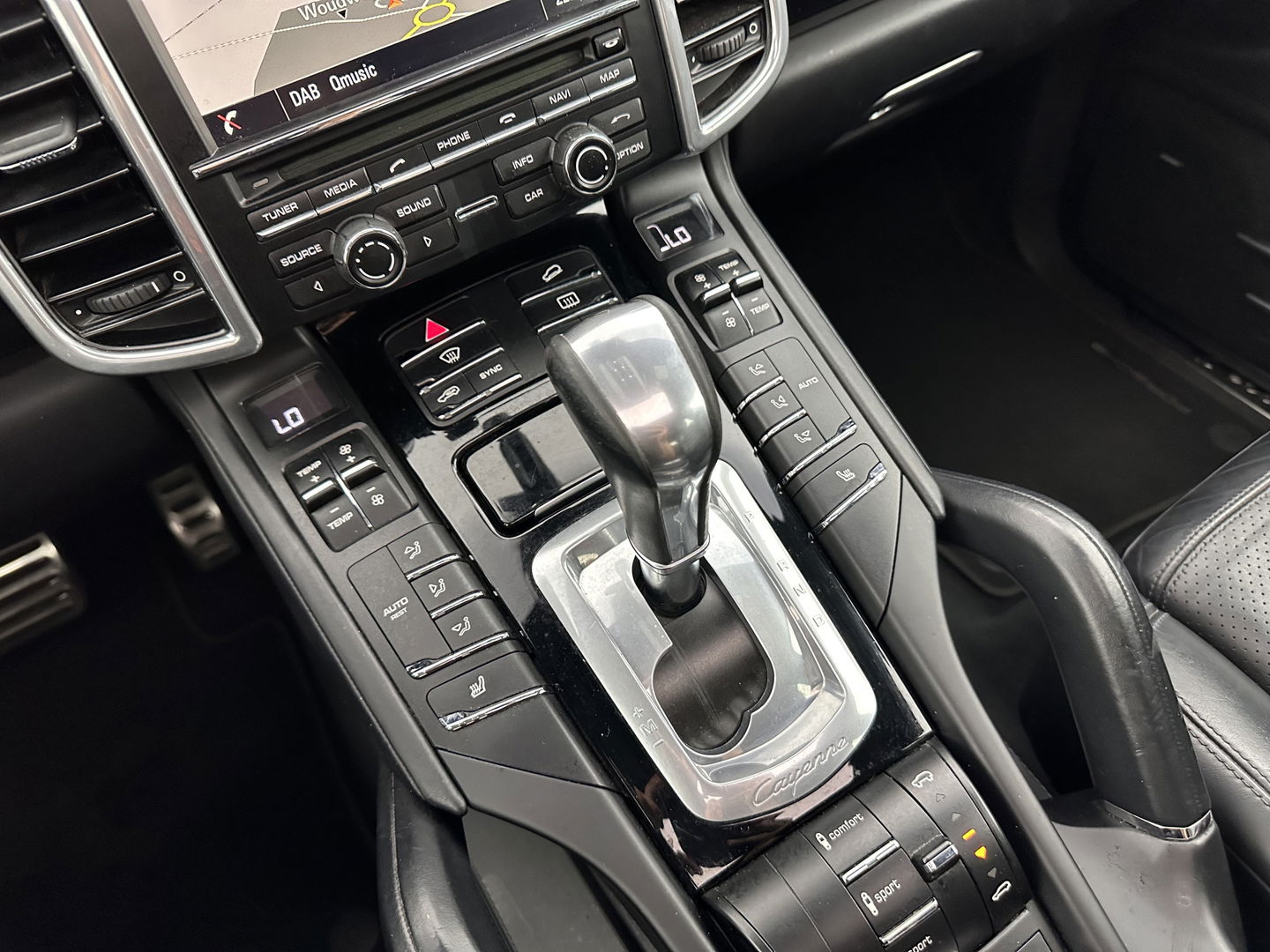 Porsche Cayenne 3.0 S E-Hybrid Aut. *PANO | LUXURY-LEATHER | BI-XENON | SPORT-CHRONO | MEMORY-PACK | BOSE-SOUND | AIR-SUSPENSION | HEATED-SPORT-SEATS | NAVI-FULLMAP | DAB+ | CAMERA | SHIFT-PADDLES | TOWBAR | 21''ALU *