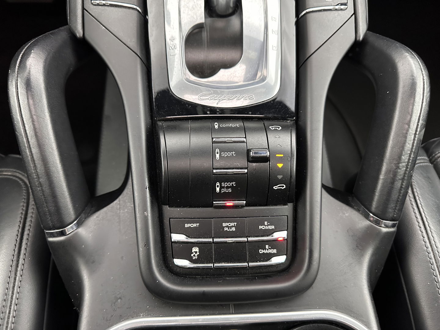 Porsche Cayenne 3.0 S E-Hybrid Aut. *PANO | LUXURY-LEATHER | BI-XENON | SPORT-CHRONO | MEMORY-PACK | BOSE-SOUND | AIR-SUSPENSION | HEATED-SPORT-SEATS | NAVI-FULLMAP | DAB+ | CAMERA | SHIFT-PADDLES | TOWBAR | 21''ALU *