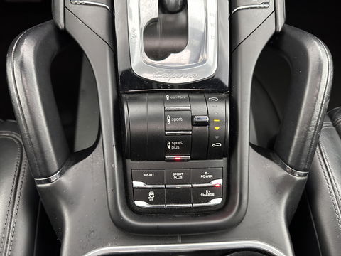 Porsche Cayenne 3.0 S E-Hybrid Aut. *PANO | LUXURY-LEATHER | BI-XENON | SPORT-CHRONO | MEMORY-PACK | BOSE-SOUND | AIR-SUSPENSION | HEATED-SPORT-SEATS | NAVI-FULLMAP | DAB+ | CAMERA | SHIFT-PADDLES | TOWBAR | 21''ALU *