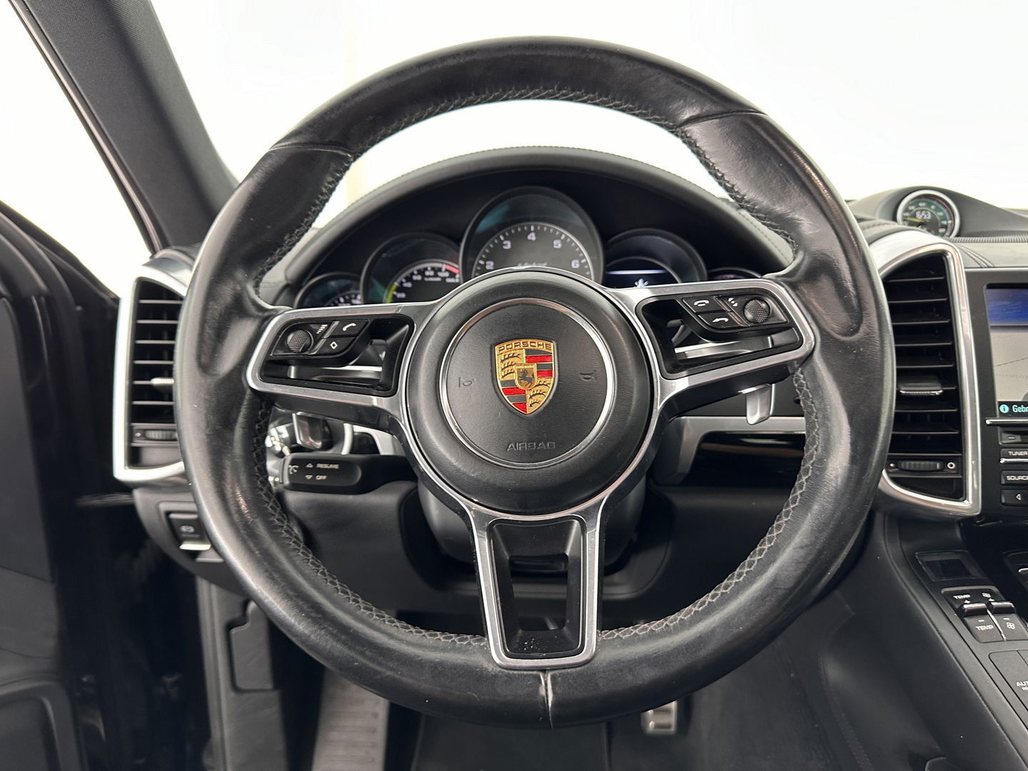 Porsche Cayenne 3.0 S E-Hybrid Aut. *PANO | LUXURY-LEATHER | BI-XENON | SPORT-CHRONO | MEMORY-PACK | BOSE-SOUND | AIR-SUSPENSION | HEATED-SPORT-SEATS | NAVI-FULLMAP | DAB+ | CAMERA | SHIFT-PADDLES | TOWBAR | 21''ALU *