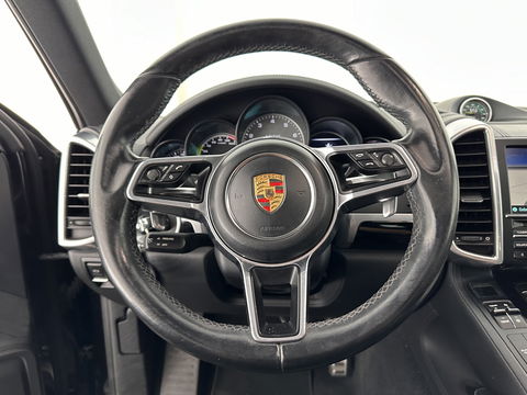 Porsche Cayenne 3.0 S E-Hybrid Aut. *PANO | LUXURY-LEATHER | BI-XENON | SPORT-CHRONO | MEMORY-PACK | BOSE-SOUND | AIR-SUSPENSION | HEATED-SPORT-SEATS | NAVI-FULLMAP | DAB+ | CAMERA | SHIFT-PADDLES | TOWBAR | 21''ALU *