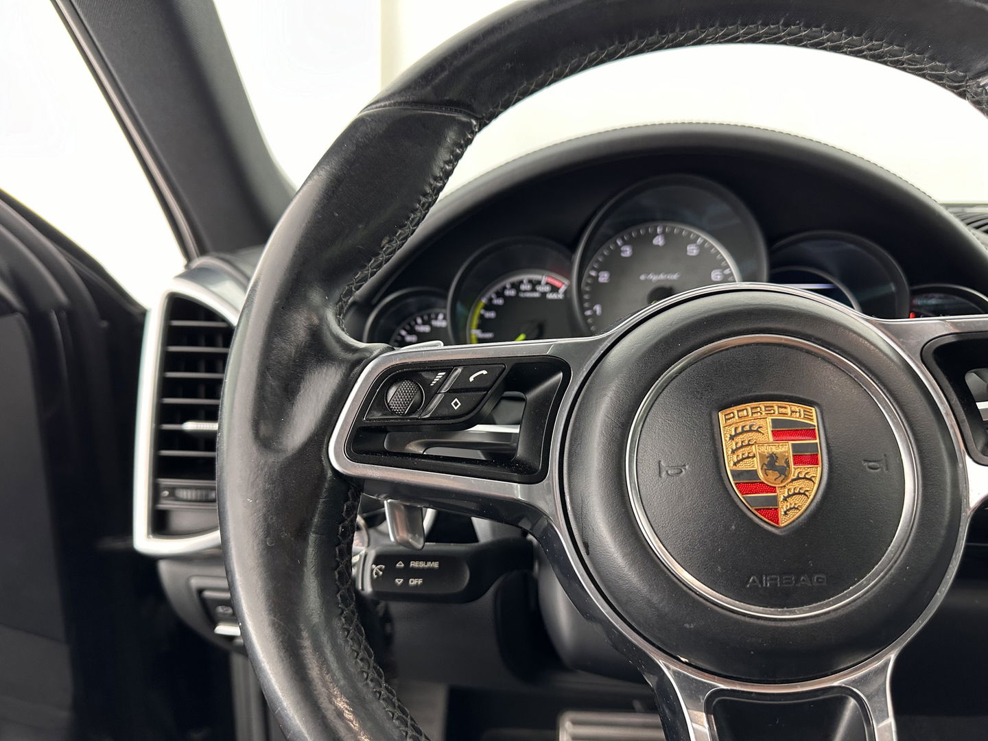 Porsche Cayenne 3.0 S E-Hybrid Aut. *PANO | LUXURY-LEATHER | BI-XENON | SPORT-CHRONO | MEMORY-PACK | BOSE-SOUND | AIR-SUSPENSION | HEATED-SPORT-SEATS | NAVI-FULLMAP | DAB+ | CAMERA | SHIFT-PADDLES | TOWBAR | 21''ALU *