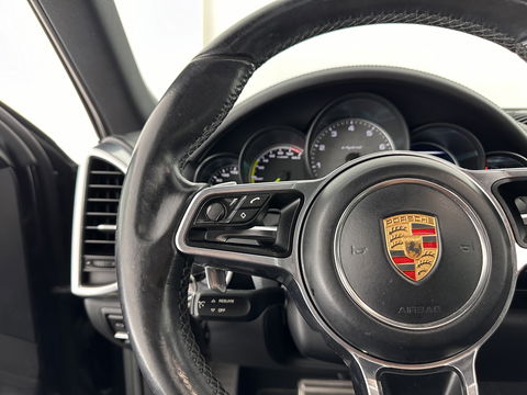 Porsche Cayenne 3.0 S E-Hybrid Aut. *PANO | LUXURY-LEATHER | BI-XENON | SPORT-CHRONO | MEMORY-PACK | BOSE-SOUND | AIR-SUSPENSION | HEATED-SPORT-SEATS | NAVI-FULLMAP | DAB+ | CAMERA | SHIFT-PADDLES | TOWBAR | 21''ALU *