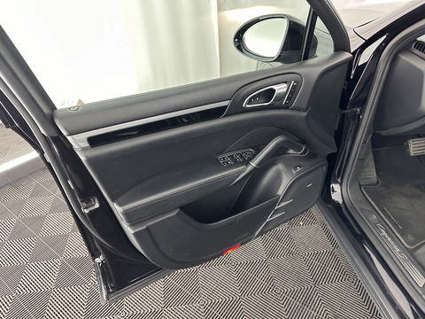 Porsche Cayenne 3.0 S E-Hybrid Aut. *PANO | LUXURY-LEATHER | BI-XENON | SPORT-CHRONO | MEMORY-PACK | BOSE-SOUND | AIR-SUSPENSION | HEATED-SPORT-SEATS | NAVI-FULLMAP | DAB+ | CAMERA | SHIFT-PADDLES | TOWBAR | 21''ALU *