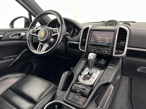 Porsche Cayenne 3.0 S E-Hybrid Aut. *PANO | LUXURY-LEATHER | BI-XENON | SPORT-CHRONO | MEMORY-PACK | BOSE-SOUND | AIR-SUSPENSION | HEATED-SPORT-SEATS | NAVI-FULLMAP | DAB+ | CAMERA | SHIFT-PADDLES | TOWBAR | 21''ALU *