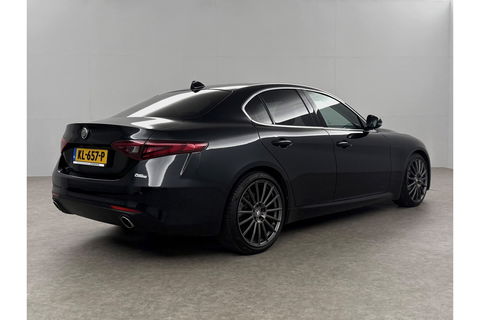 Alfa Romeo Giulia 2.2 Eco Business Super 180PK LED Camera Cruise Clima Navi Leder 19"LMV