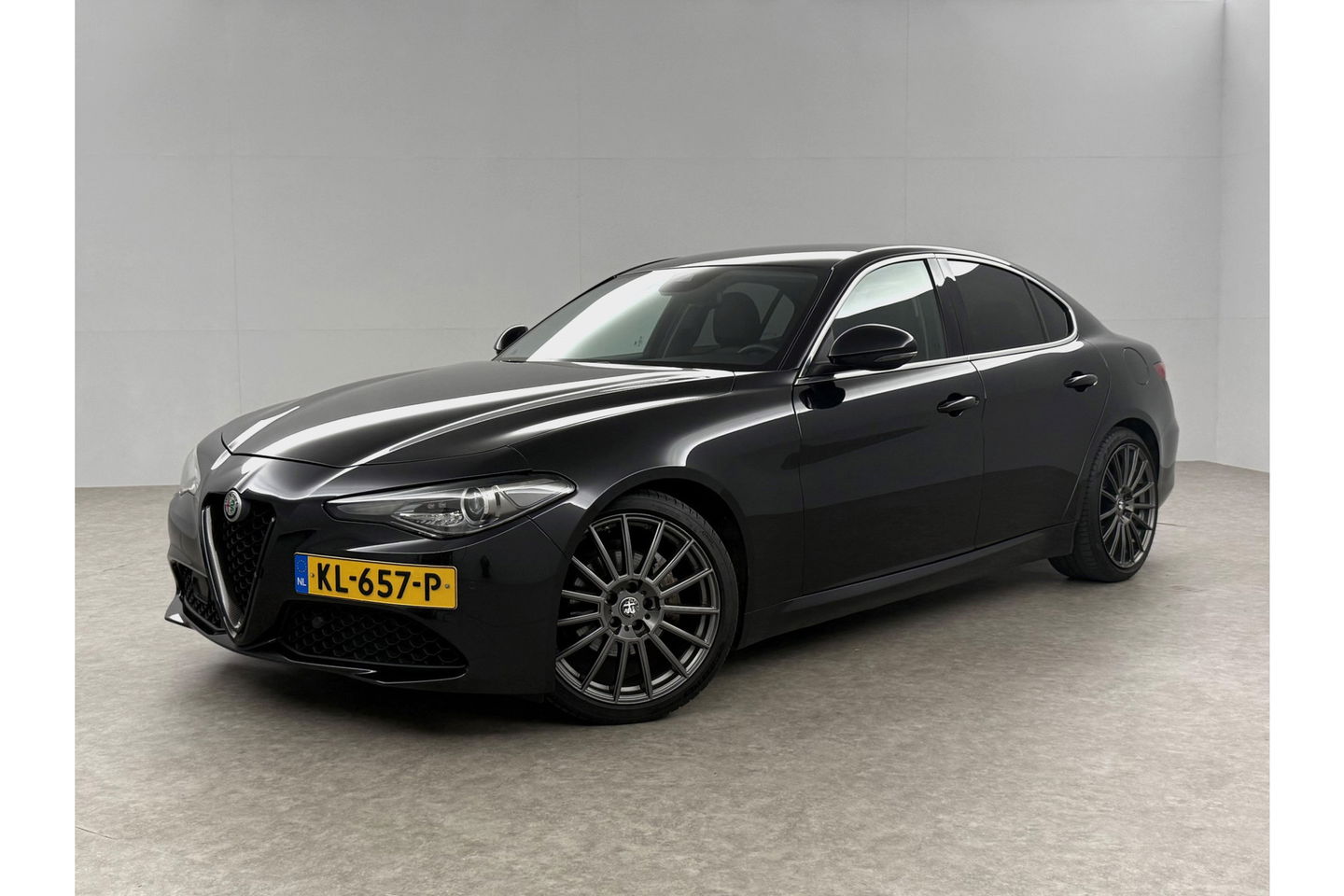 Alfa Romeo Giulia 2.2 Eco Business Super 180PK LED Camera Cruise Clima Navi Leder 19"LMV