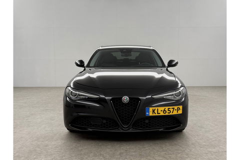 Alfa Romeo Giulia 2.2 Eco Business Super 180PK LED Camera Cruise Clima Navi Leder 19"LMV