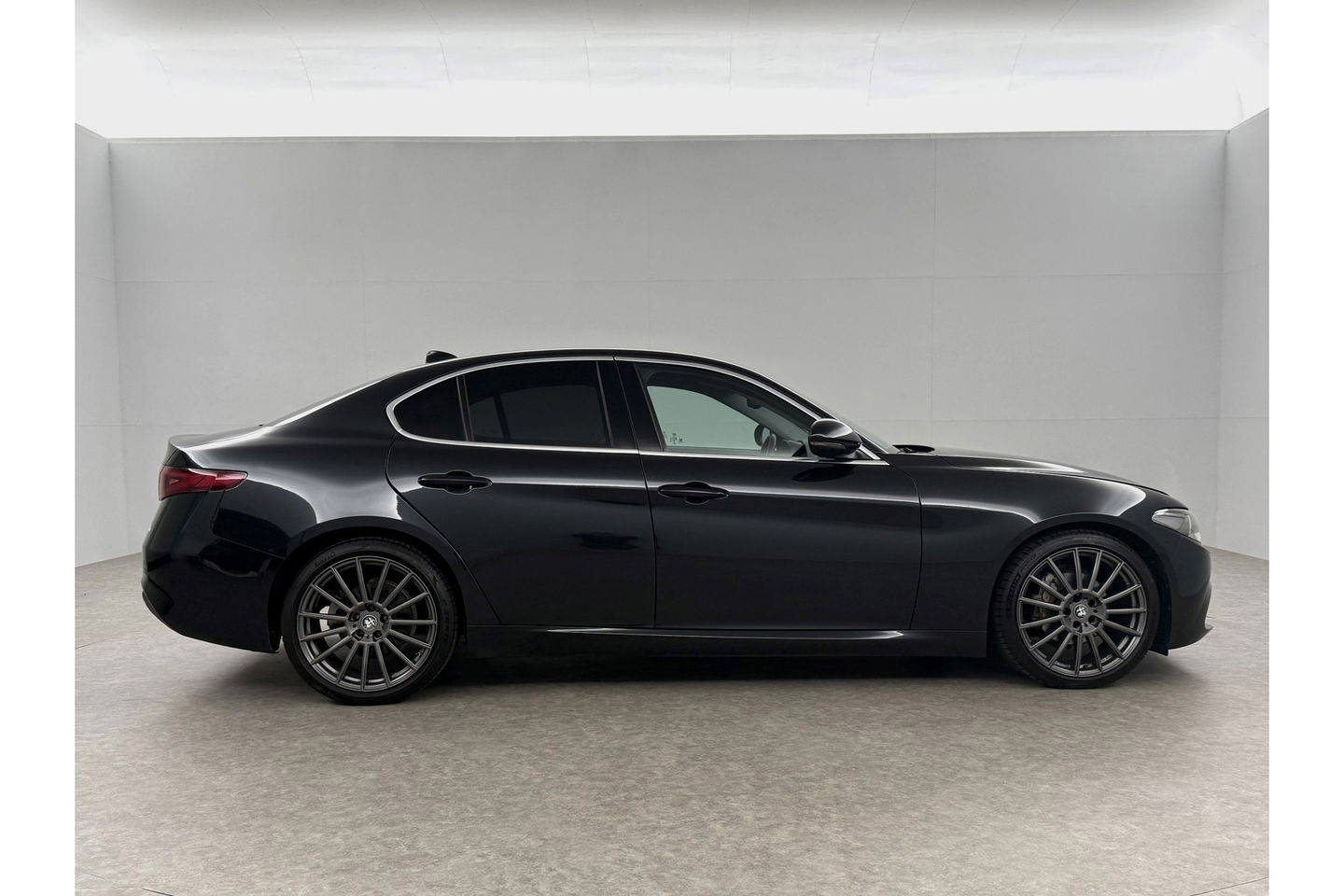 Alfa Romeo Giulia 2.2 Eco Business Super 180PK LED Camera Cruise Clima Navi Leder 19"LMV