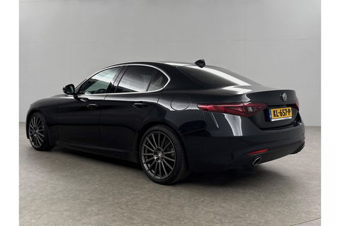Alfa Romeo Giulia 2.2 Eco Business Super 180PK LED Camera Cruise Clima Navi Leder 19"LMV