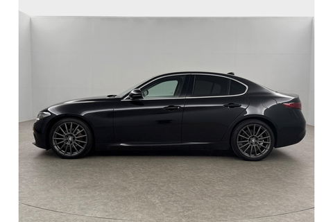 Alfa Romeo Giulia 2.2 Eco Business Super 180PK LED Camera Cruise Clima Navi Leder 19"LMV