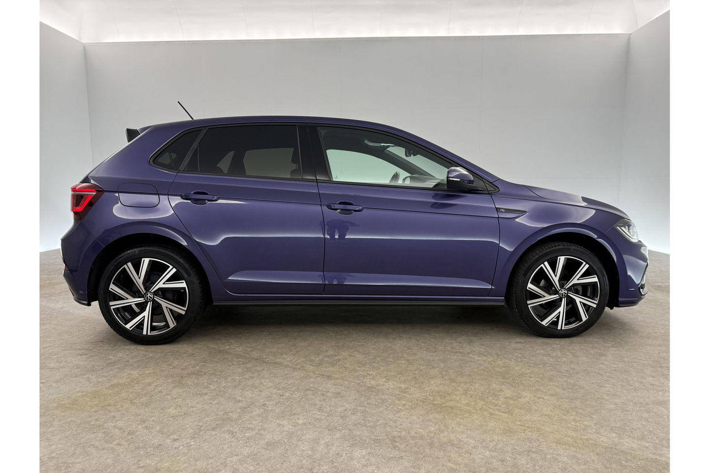 Volkswagen Polo 1.0 TSI R-line DSG IQ-Lights LED Adaptive Cruise Camera Carplay Clima Virtual PDC 17"LMV Stoelverw.