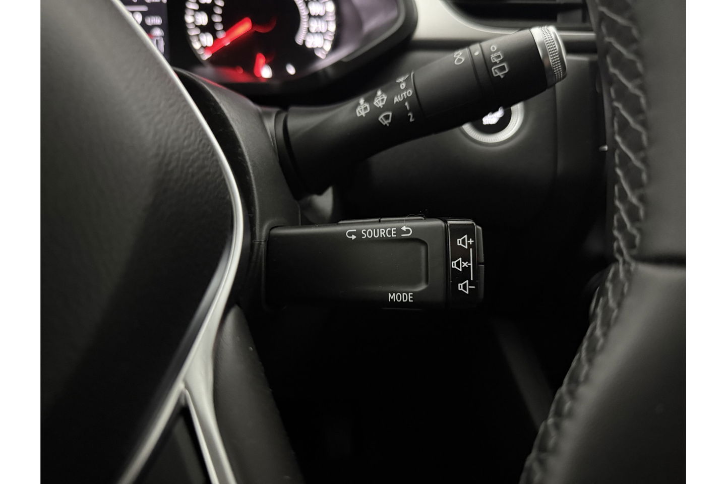 Renault Captur 1.0 TCe Zen Clima Carplay LED Trekhaak PDC 17"LMV Stoelverwarming
