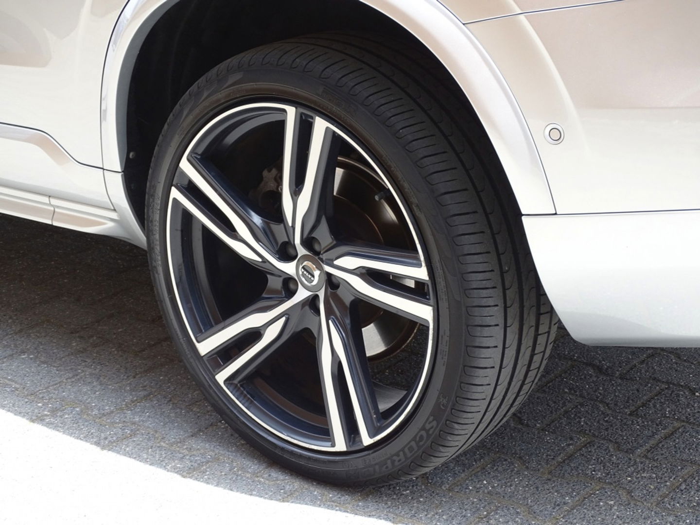Volvo XC90 2.0 T8 392PK AWD / R-Design / B&W / ACC / 360° / Head-Up