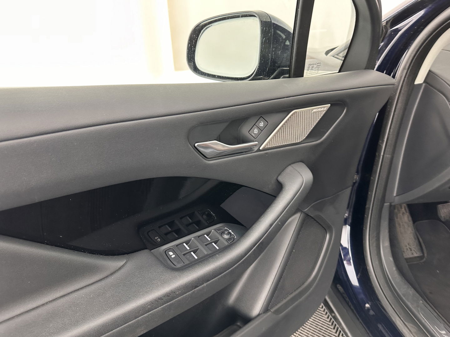Jaguar I-PACE EV320 S AWD Business Pack 90 kWh [ 3-Fase ] (INCL-BTW) *LUXURY-LEATHER | FULL-LED | MERIDIAN-AUDIO | DIGI-COCKPIT | KEYLESS | DAB+ | NAVI-FULLMAP | ECC | HEATED-COMFORTSEATS | PDC | SURROUND-VIEW | CRUISE | LANE-ASSIST | TOWBAR | 20''A