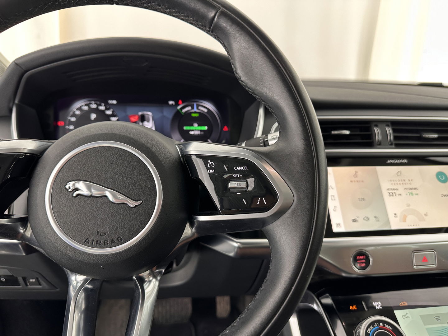 Jaguar I-PACE EV320 S AWD Business Pack 90 kWh [ 3-Fase ] (INCL-BTW) *LUXURY-LEATHER | FULL-LED | MERIDIAN-AUDIO | DIGI-COCKPIT | KEYLESS | DAB+ | NAVI-FULLMAP | ECC | HEATED-COMFORTSEATS | PDC | SURROUND-VIEW | CRUISE | LANE-ASSIST | TOWBAR | 20''A