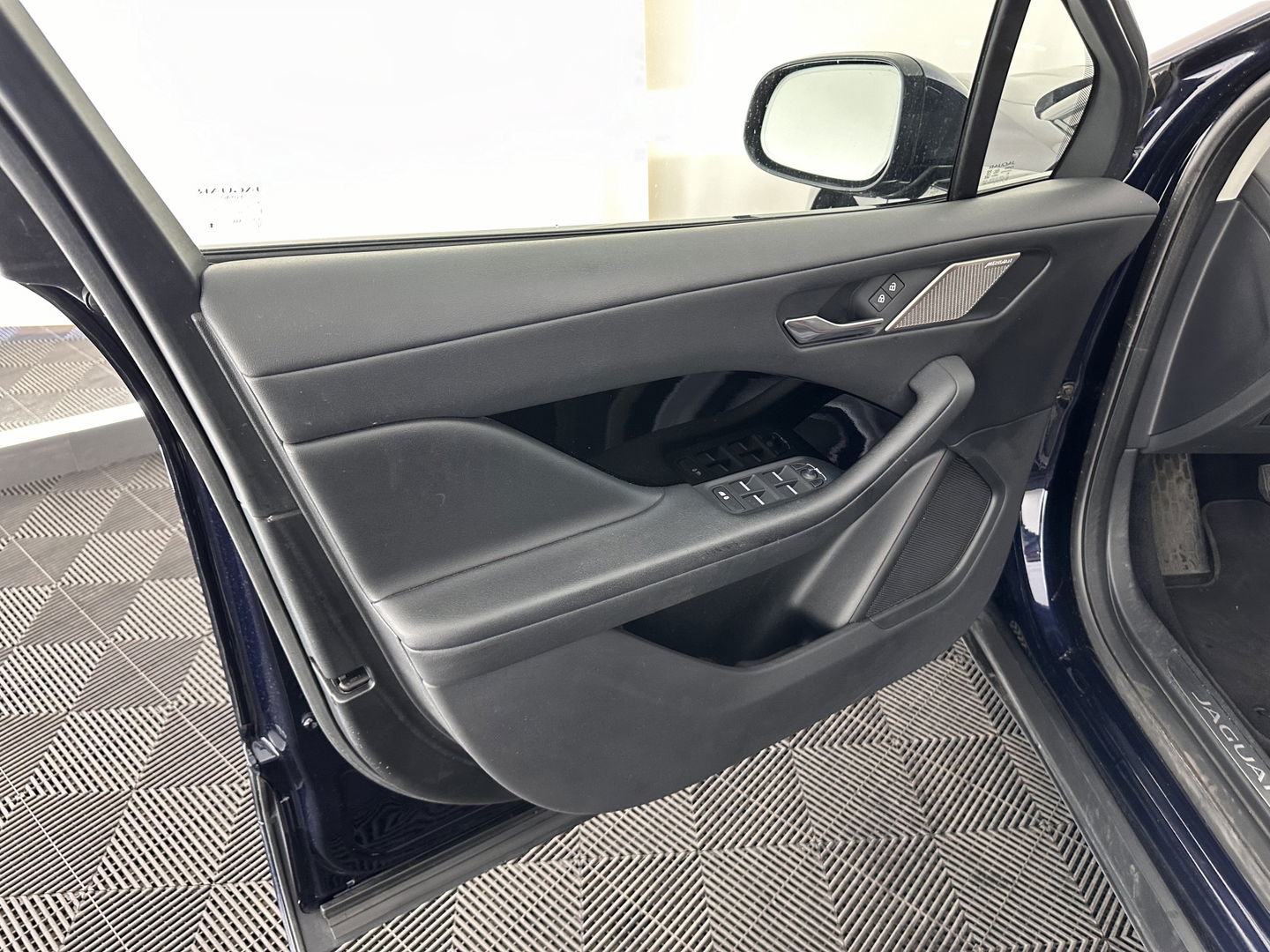 Jaguar I-PACE EV320 S AWD Business Pack 90 kWh [ 3-Fase ] (INCL-BTW) *LUXURY-LEATHER | FULL-LED | MERIDIAN-AUDIO | DIGI-COCKPIT | KEYLESS | DAB+ | NAVI-FULLMAP | ECC | HEATED-COMFORTSEATS | PDC | SURROUND-VIEW | CRUISE | LANE-ASSIST | TOWBAR | 20''A