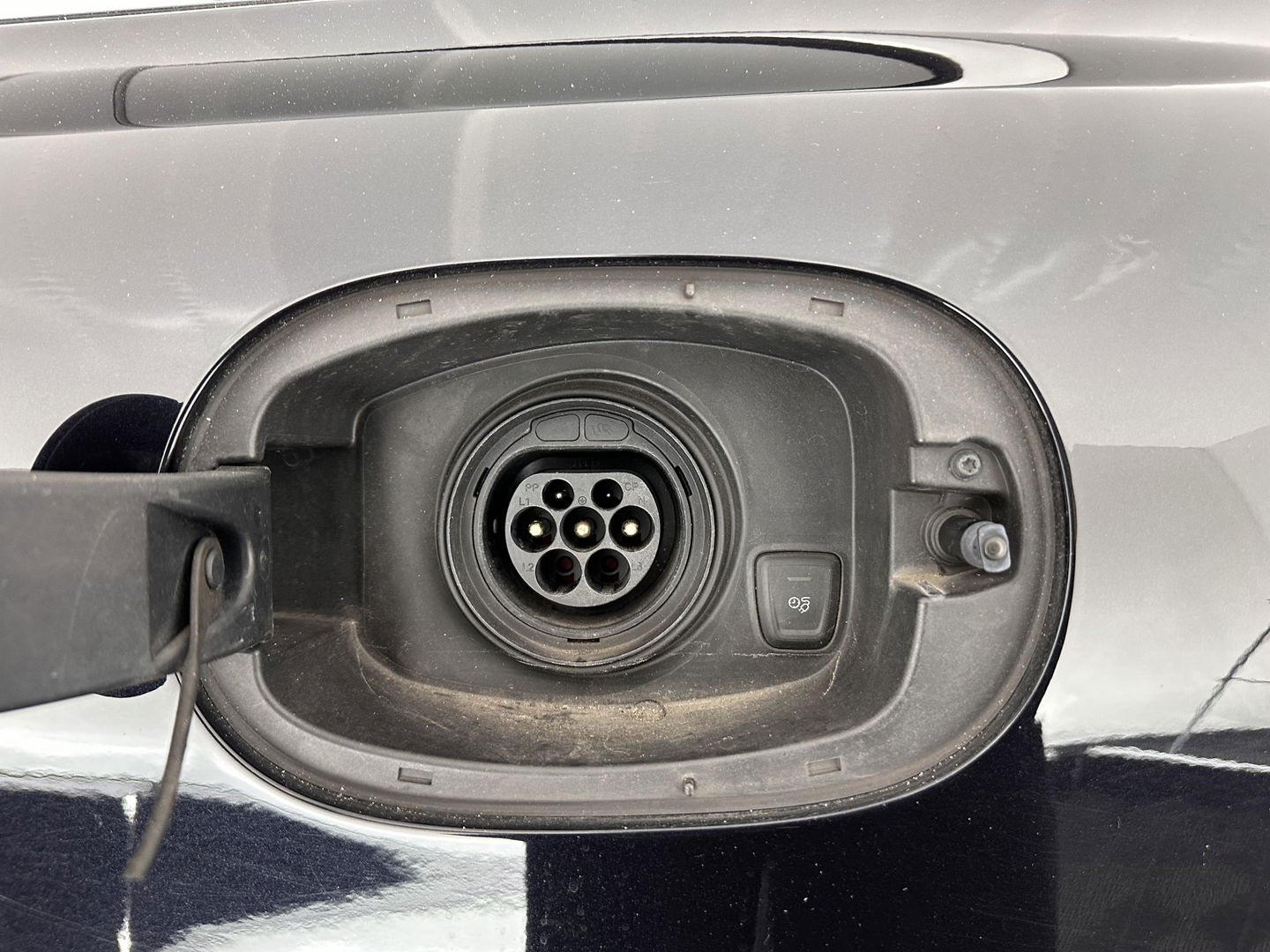 Porsche Cayenne 3.0 S E-Hybrid Aut. *PANO | LUXURY-LEATHER | BI-XENON | SPORT-CHRONO | MEMORY-PACK | BOSE-SOUND | AIR-SUSPENSION | HEATED-SPORT-SEATS | NAVI-FULLMAP | DAB+ | CAMERA | SHIFT-PADDLES | TOWBAR | 21''ALU *