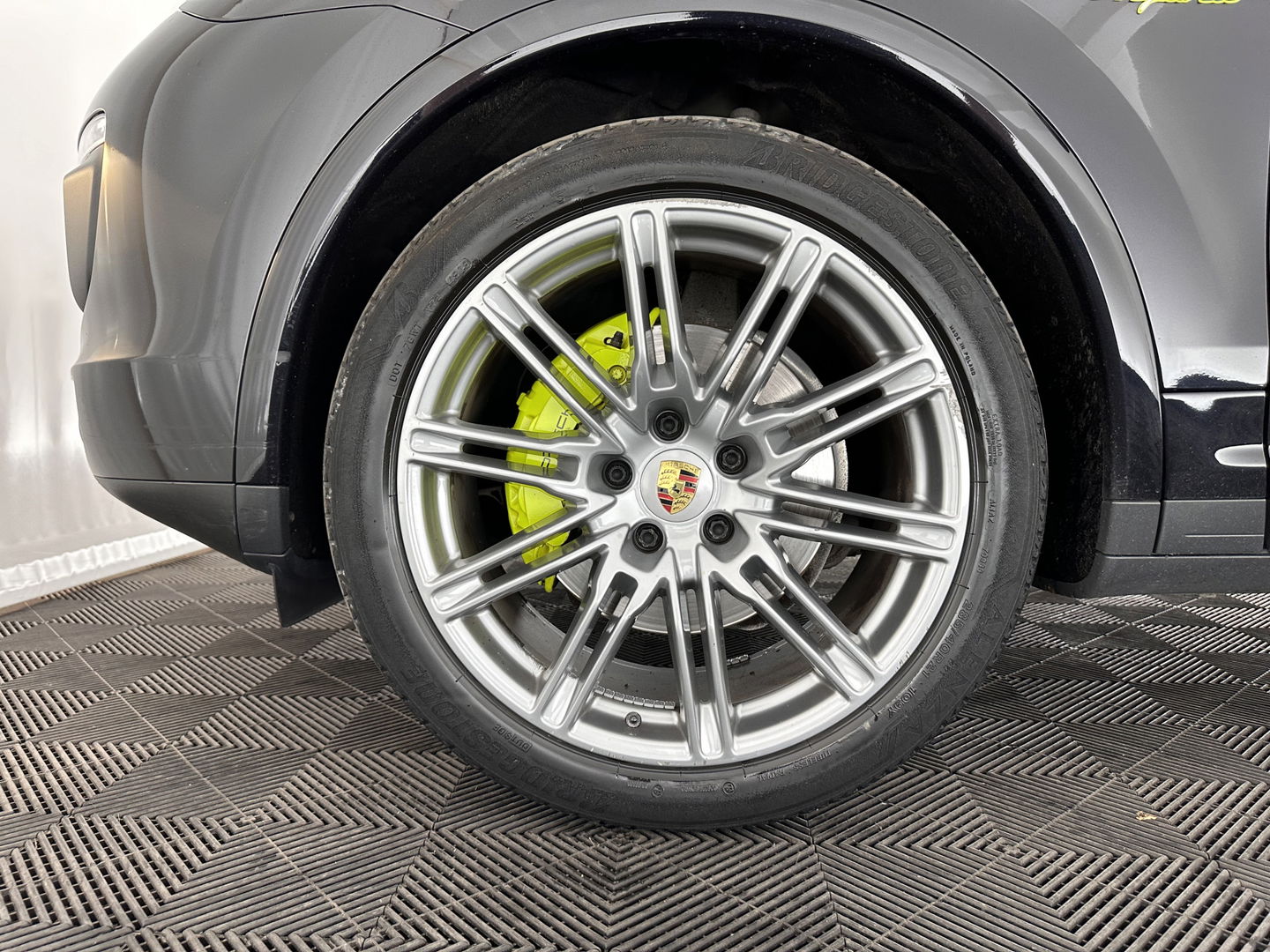 Porsche Cayenne 3.0 S E-Hybrid Aut. *PANO | LUXURY-LEATHER | BI-XENON | SPORT-CHRONO | MEMORY-PACK | BOSE-SOUND | AIR-SUSPENSION | HEATED-SPORT-SEATS | NAVI-FULLMAP | DAB+ | CAMERA | SHIFT-PADDLES | TOWBAR | 21''ALU *