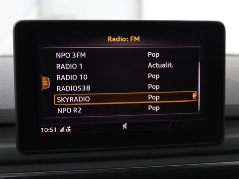 Audi A4 Avant 1.4 TFSI Sport S line black edition | Sfeerverlichting | Automaat | Navi | Cruise Control | Leder | LMV 19 |
