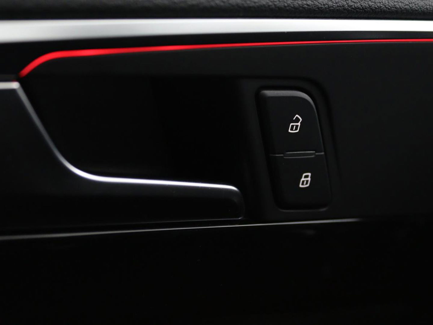 Audi A4 Avant 1.4 TFSI Sport S line black edition | Sfeerverlichting | Automaat | Navi | Cruise Control | Leder | LMV 19 |