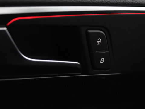 Audi A4 Avant 1.4 TFSI Sport S line black edition | Sfeerverlichting | Automaat | Navi | Cruise Control | Leder | LMV 19 |