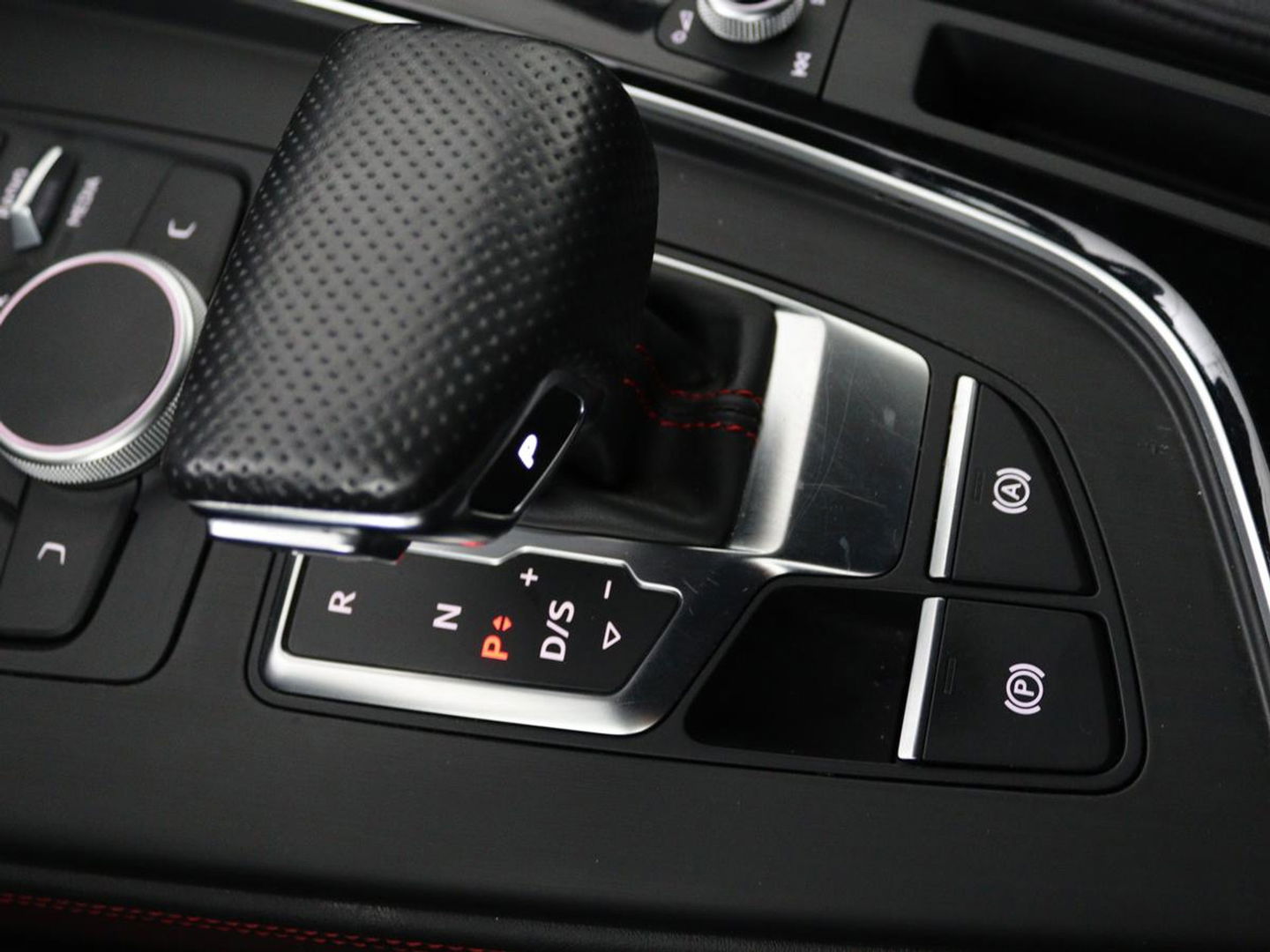 Audi A4 Avant 1.4 TFSI Sport S line black edition | Sfeerverlichting | Automaat | Navi | Cruise Control | Leder | LMV 19 |