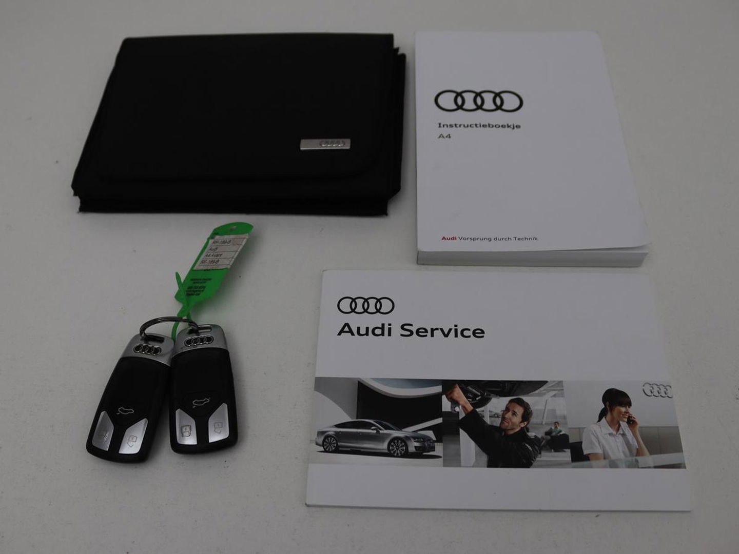 Audi A4 Avant 1.4 TFSI Sport S line black edition | Sfeerverlichting | Automaat | Navi | Cruise Control | Leder | LMV 19 |