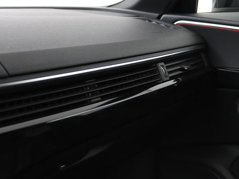 Audi A4 Avant 1.4 TFSI Sport S line black edition | Sfeerverlichting | Automaat | Navi | Cruise Control | Leder | LMV 19 |