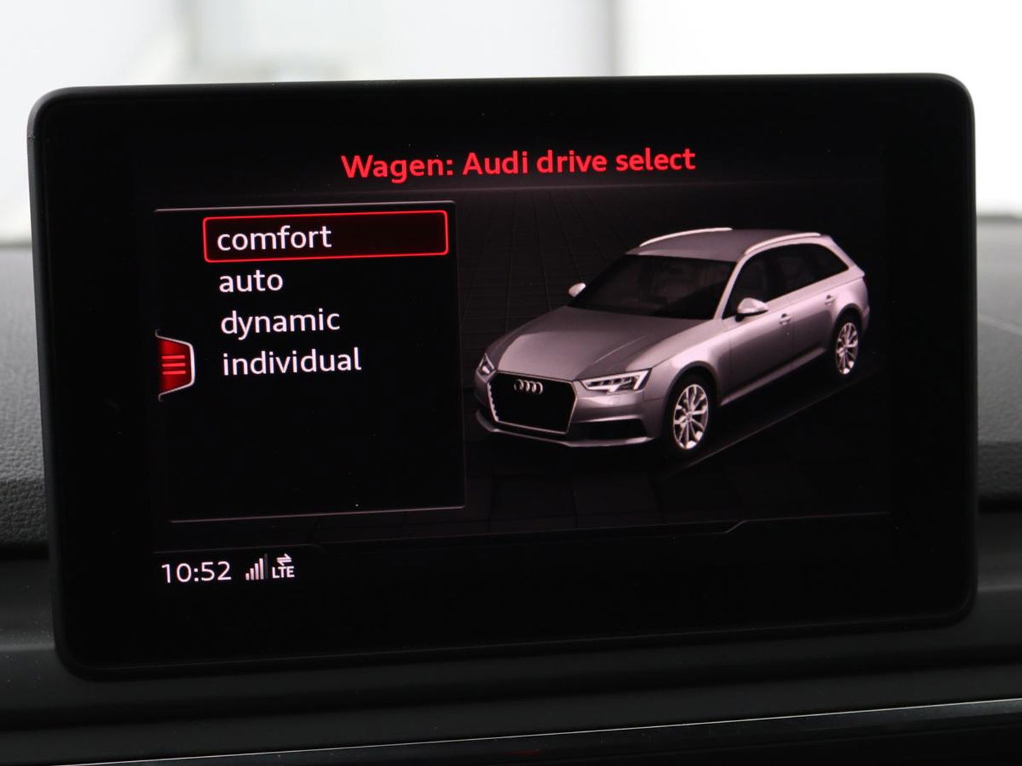 Audi A4 Avant 1.4 TFSI Sport S line black edition | Sfeerverlichting | Automaat | Navi | Cruise Control | Leder | LMV 19 |