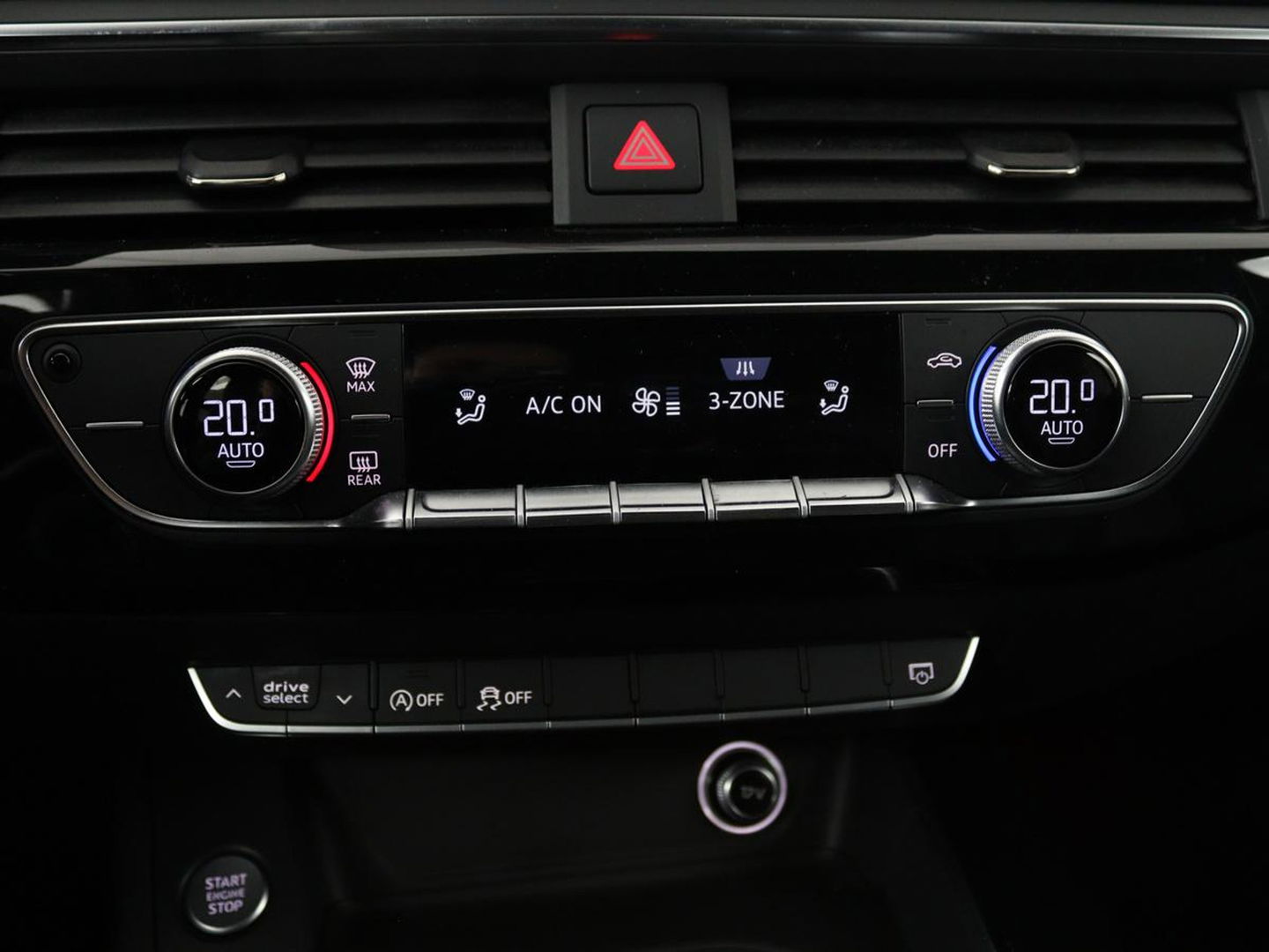 Audi A4 Avant 1.4 TFSI Sport S line black edition | Sfeerverlichting | Automaat | Navi | Cruise Control | Leder | LMV 19 |