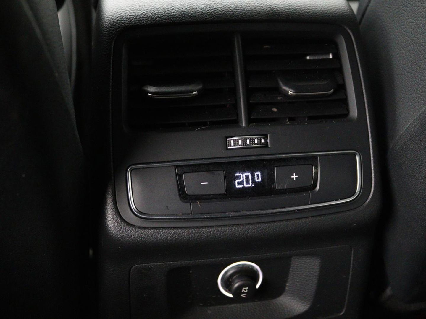 Audi A4 Avant 1.4 TFSI Sport S line black edition | Sfeerverlichting | Automaat | Navi | Cruise Control | Leder | LMV 19 |