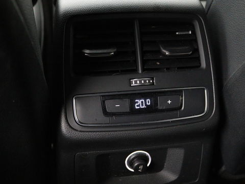 Audi A4 Avant 1.4 TFSI Sport S line black edition | Sfeerverlichting | Automaat | Navi | Cruise Control | Leder | LMV 19 |