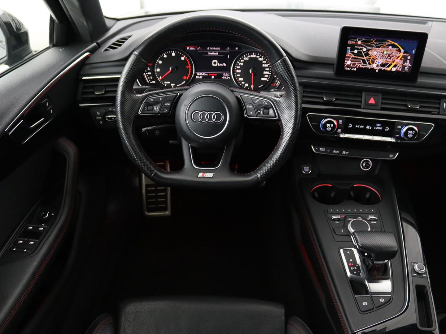 Audi A4 Avant 1.4 TFSI Sport S line black edition | Sfeerverlichting | Automaat | Navi | Cruise Control | Leder | LMV 19 |