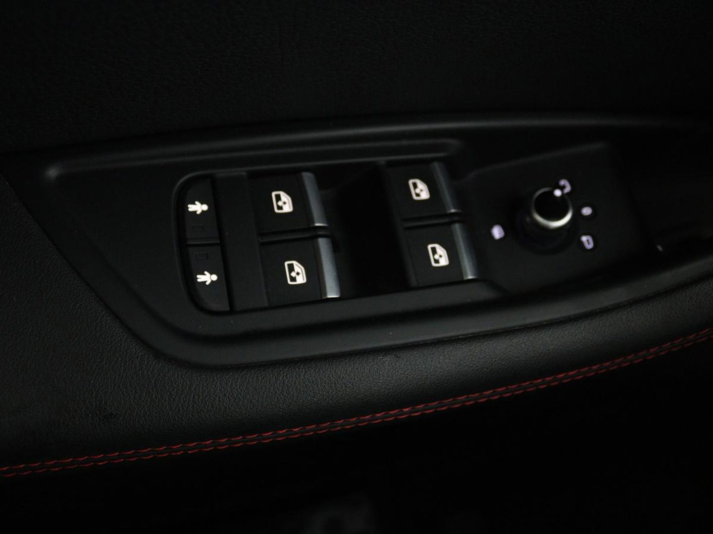 Audi A4 Avant 1.4 TFSI Sport S line black edition | Sfeerverlichting | Automaat | Navi | Cruise Control | Leder | LMV 19 |