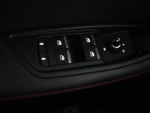 Audi A4 Avant 1.4 TFSI Sport S line black edition | Sfeerverlichting | Automaat | Navi | Cruise Control | Leder | LMV 19 |