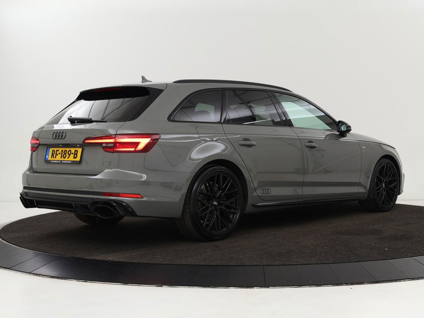 Audi A4 Avant 1.4 TFSI Sport S line black edition | Sfeerverlichting | Automaat | Navi | Cruise Control | Leder | LMV 19 |